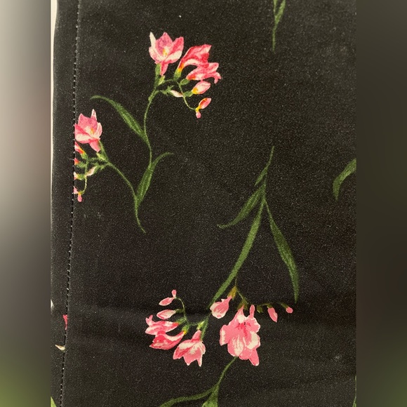 H&M Ankle-Length Black Floral Tailored Trousers in Size 4 - Picture 4 of 4